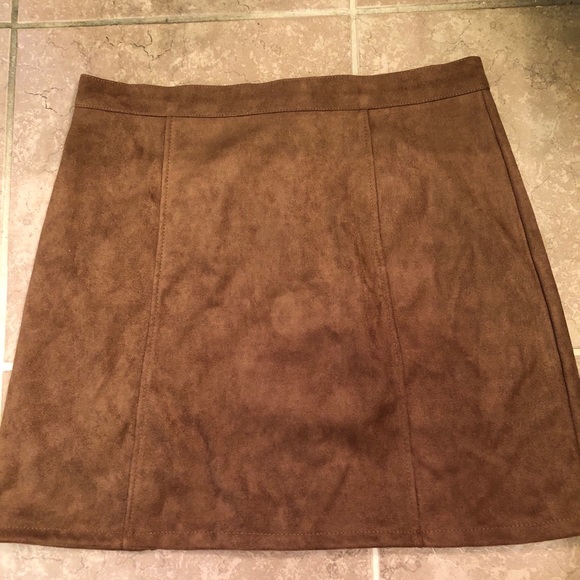 NWOT Lily Morgan stretch suede skirt - Picture 3 of 6